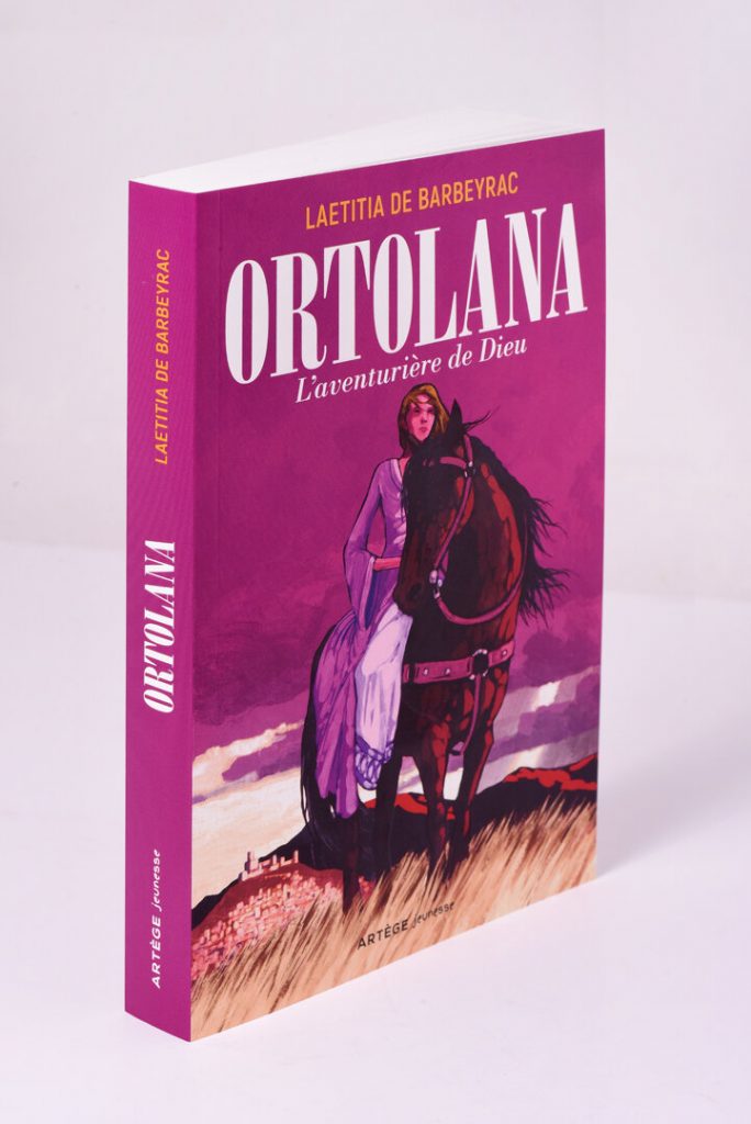 книга с мека корица, разтворена